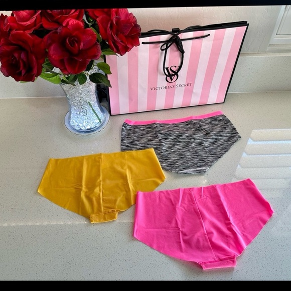 Victoria's Secret Pink set of 3
Hipster Bikini Panties NWT - Picture 2 of 4